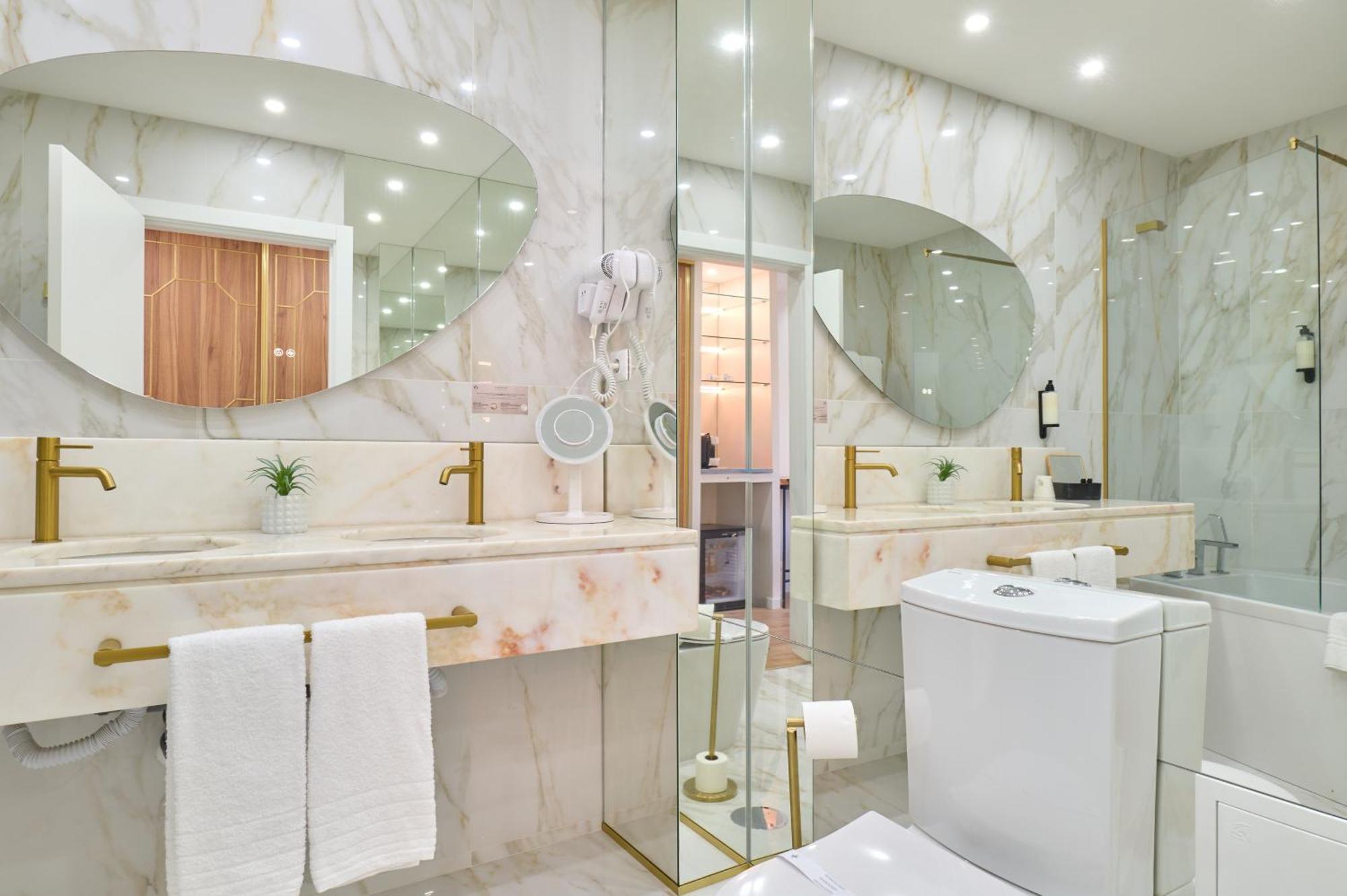 Quarto Duplo Deluxe com Banheira de Hidromassagem
